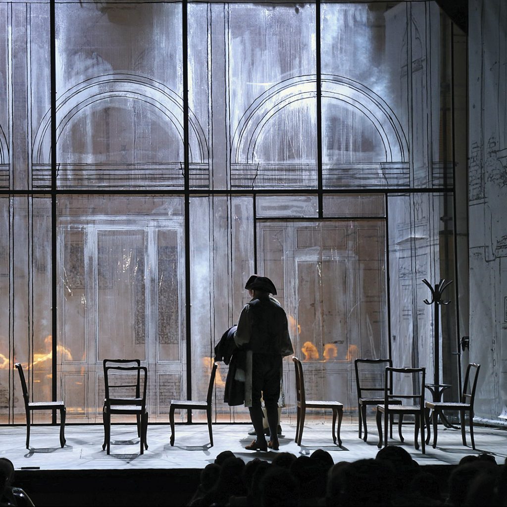 Dragoş Buhagiar. Cum se defineşte scenograful…? Teatrul, o artă colectivă