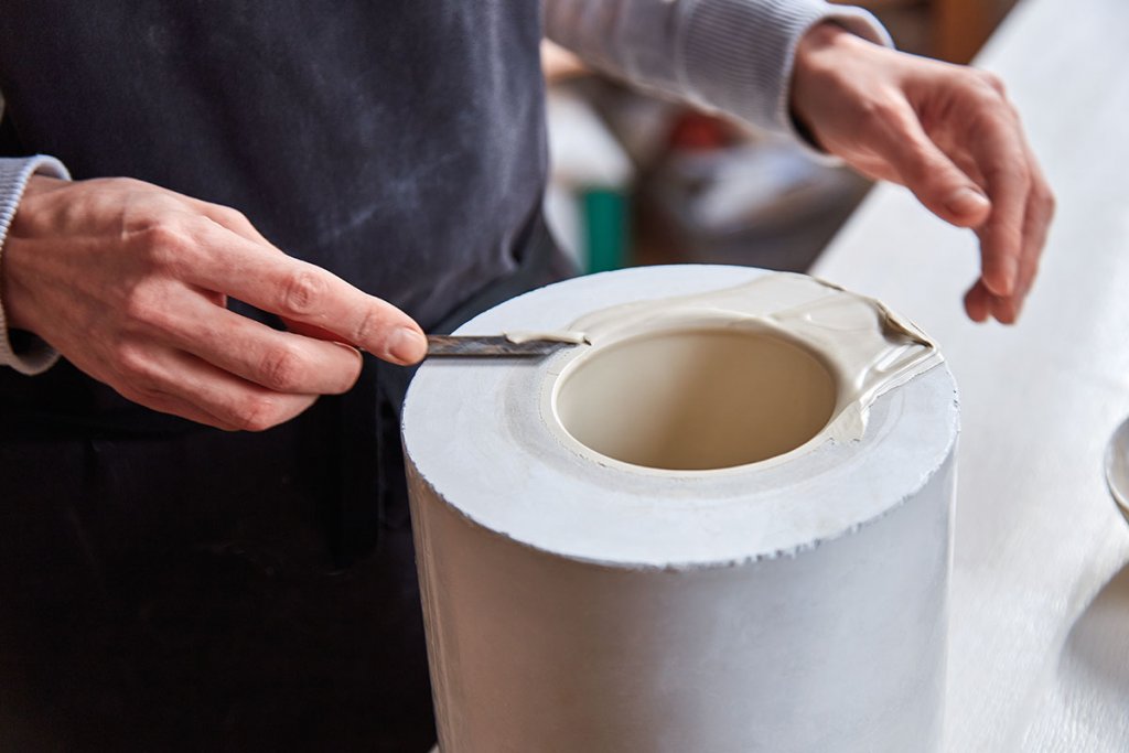 O dimineață în atelierul ceramic al Mădălinei Teler