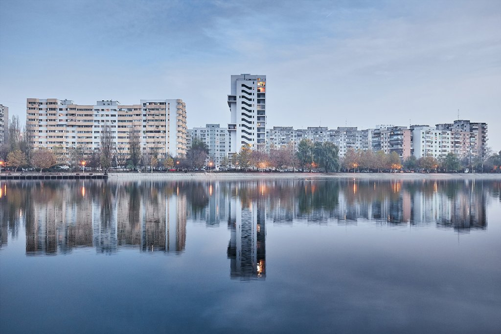 Pe malul lacului Plumbuita: un imobil transformat