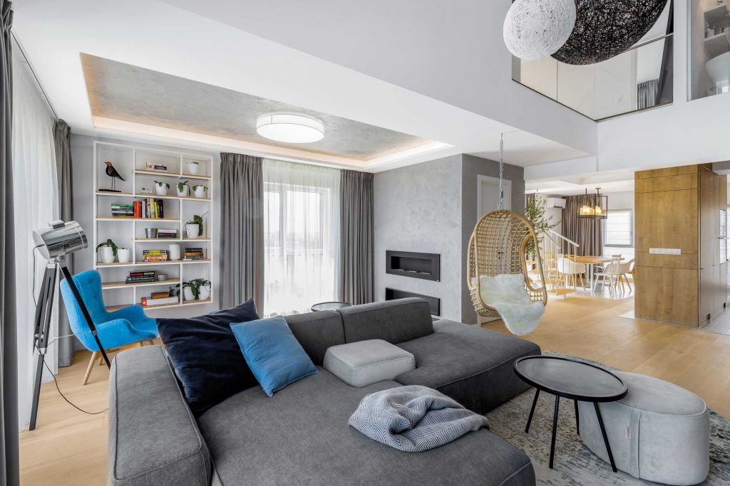 Duplex atemporal cu tușe contemporane