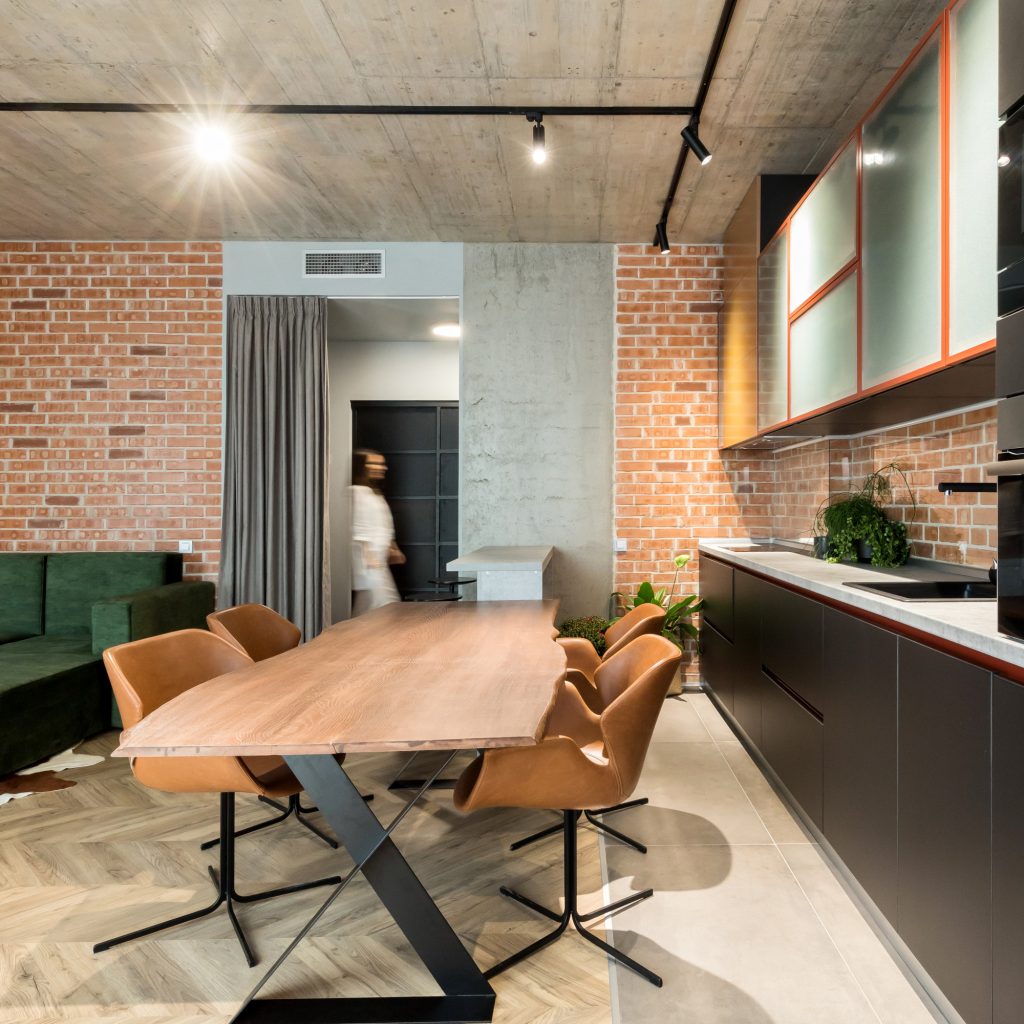 În unghi ascuțit. Amenajarea unui apartament cu formă atipică