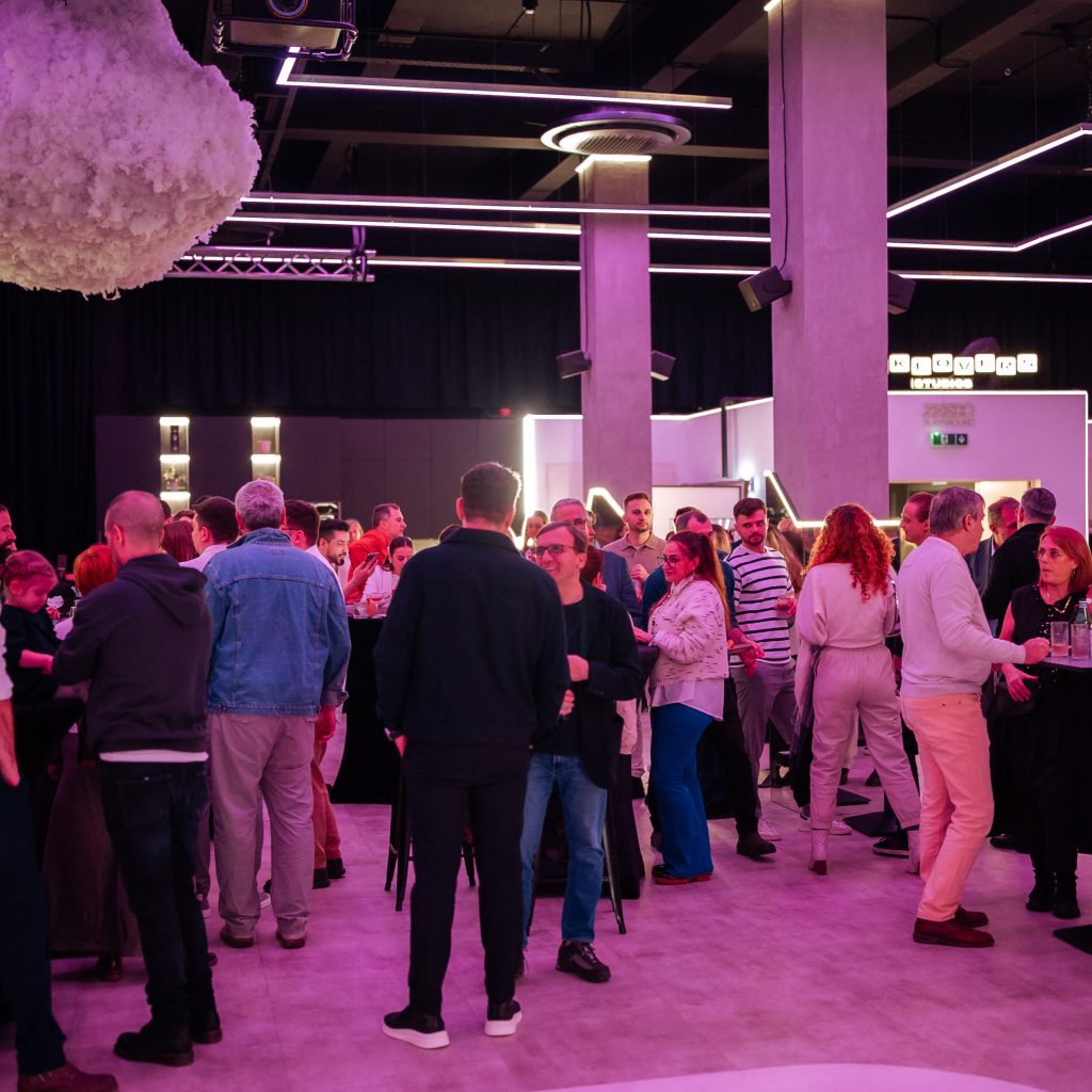 Twenty-Four Shades of White – 24 de ani igloo, celebrați în nuanțe