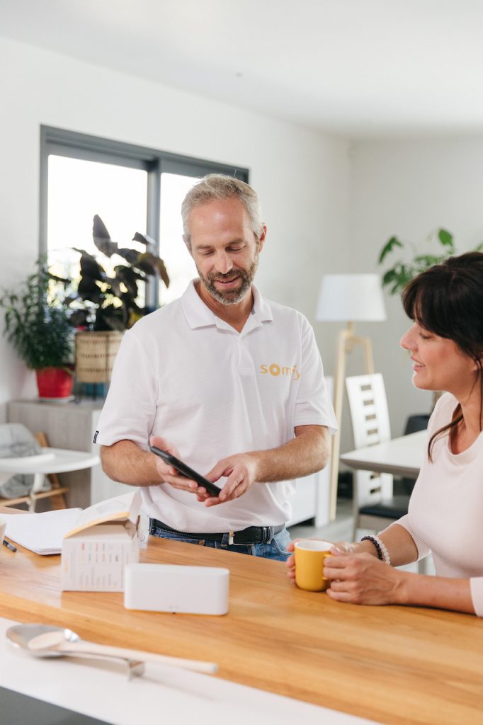 Somfy se impune ca jucător-cheie în automatizarea locuinței prin lansarea TaHoma, un trio de instrumente inteligente