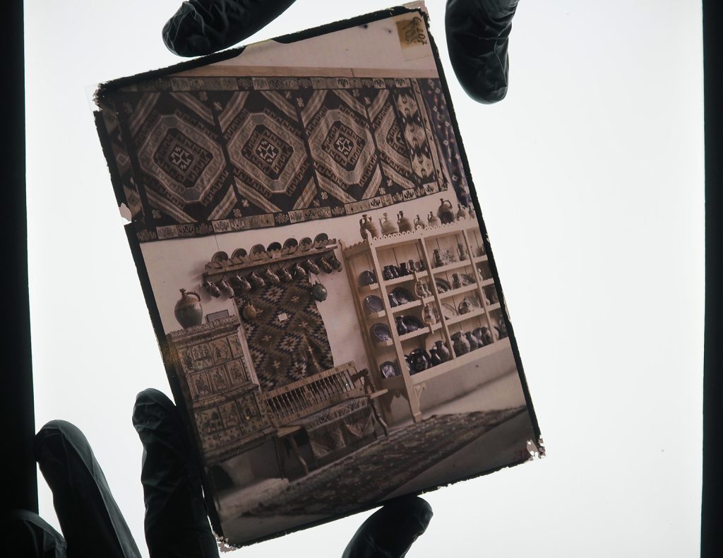 Una dintre cele mai vechi fotografii color din România a fost descoperită în Arhiva de Imagine a MNȚR