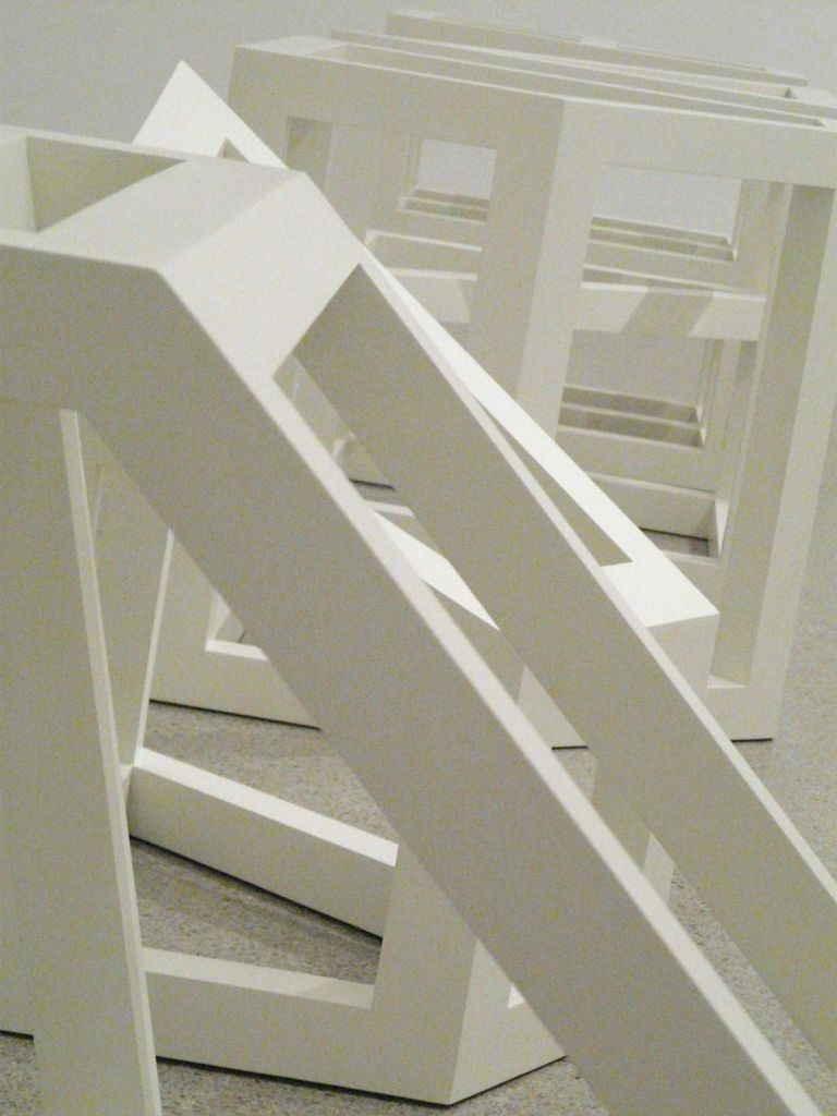 MISFITTING TOGETHER sau nepotriviri fascinante