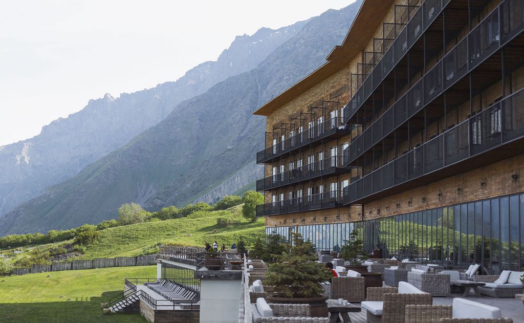 Rooms Hotel Kazbegi, incursiune în inima naturii georgiene