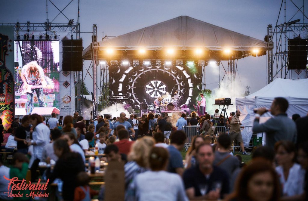 Peste 11.000 de vizitatori la Festivalul Vinului Moldovei 2019