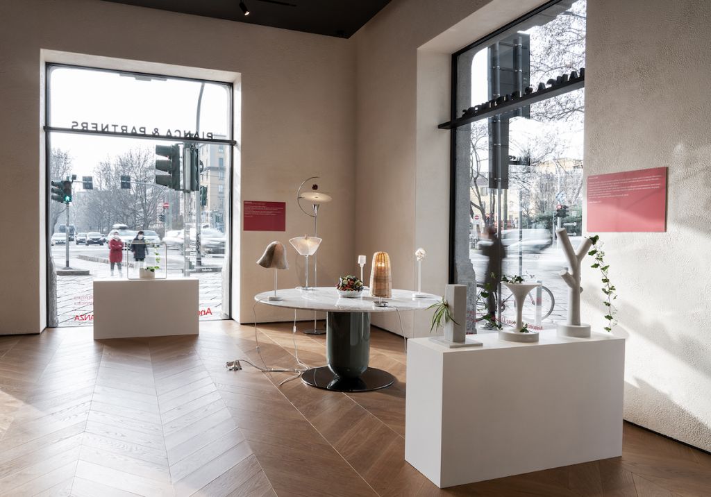 Întâlniri neașteptate în „La nuova stanza” – expoziția lui Andrea Branzi la Milano