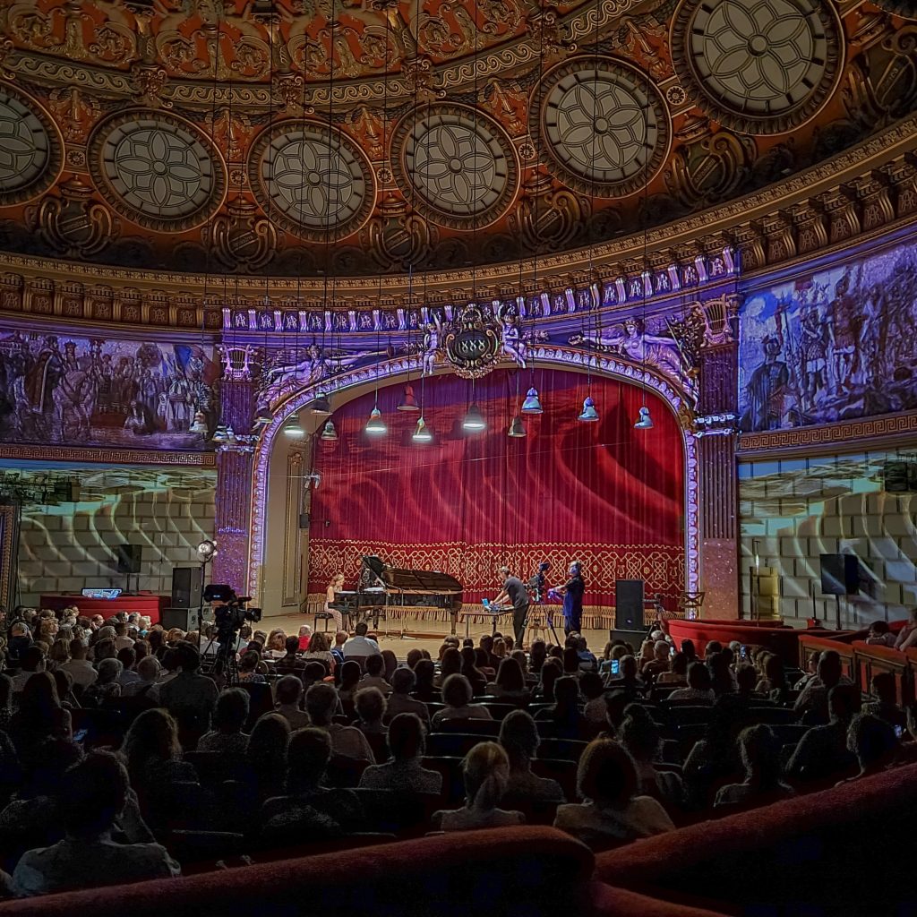 Epson devine canvasul manifestărilor artistice în cadrul Festivalului de muzică Vara Magică din București