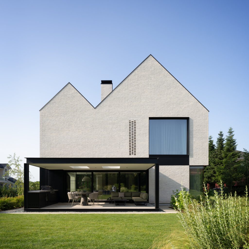 Casa R – o reinterpretare contemporană a arhetipului domestic