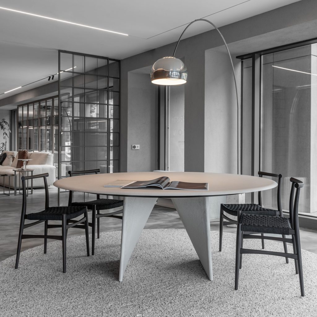 Design și discurs curatorial. Prezentarea albumului Showroom Design la Rimadesio