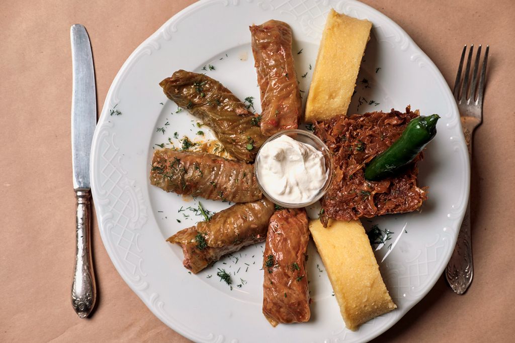 Deliciile iernii la București sau despre sarmale și alte porc-ării