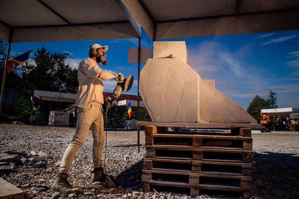 Vernisajul celei de-a 3-a ediții a Taberei Internaționale de Sculptură în Piatră Măciuca, pe 25 septembrie