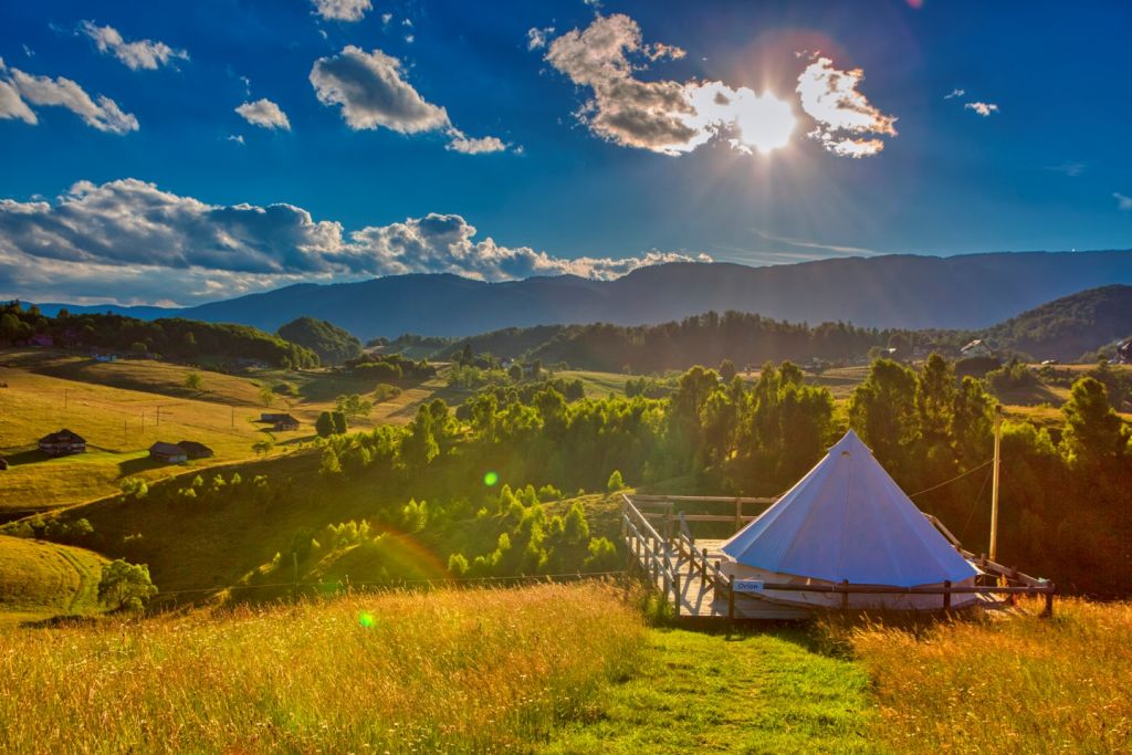 În vârf de munte, la Ursa Mică, gustul bun se etalează la cort