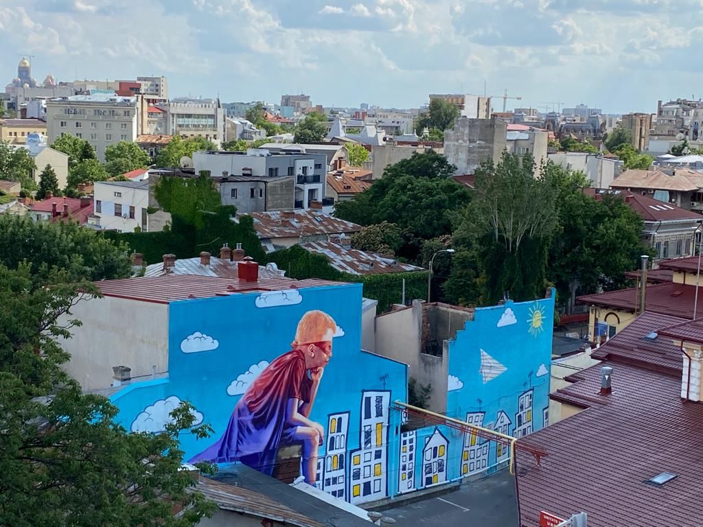 Prima pictură murală în curtea unui spital pediatric a fost finalizată