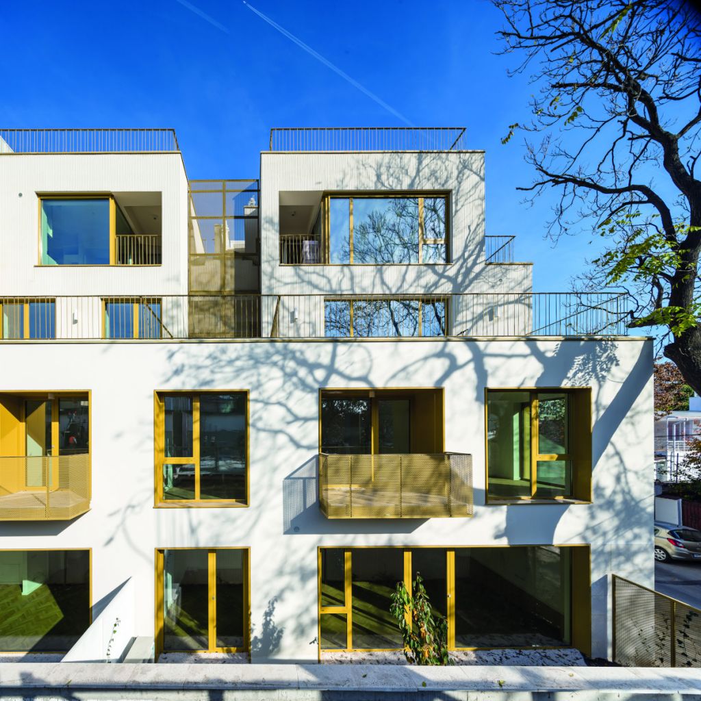 Galben la pătrat. Un proiect de locuinţe colective semnat ADNBA