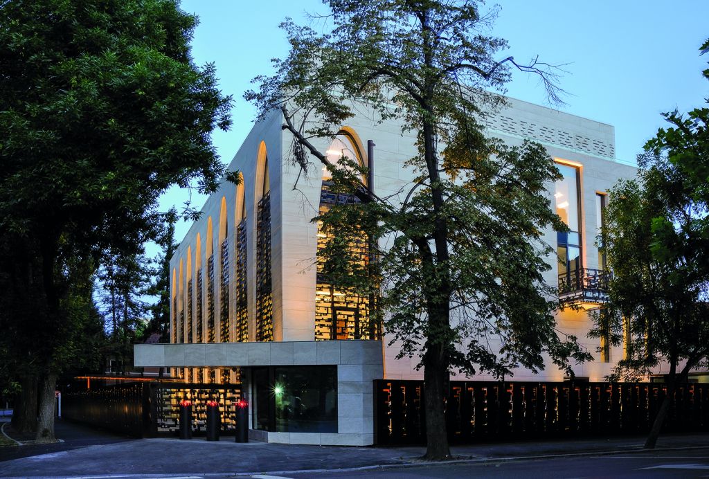 5 interaxe și 8 travee – Ambasada Kuwaitului