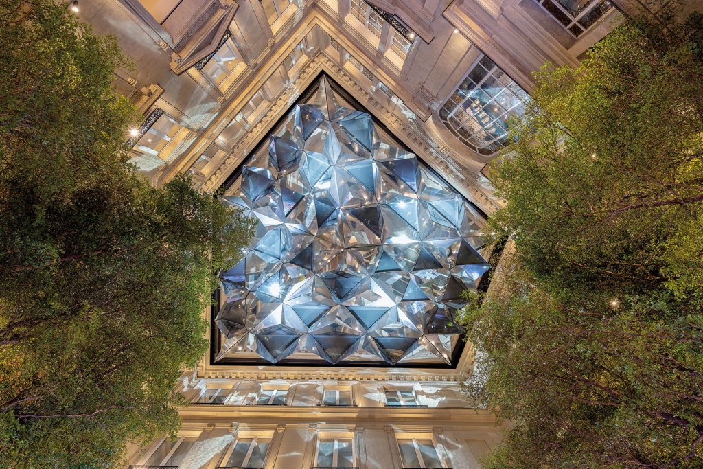 Caleidoscop parizian: noul spațiu Apple Champs-Élysées