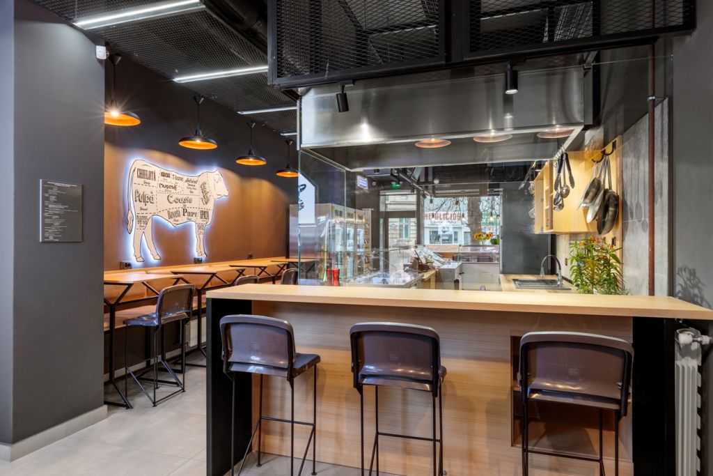 Un nou concept de restaurant şi băcănie. Beef Bar Casa Angus, Bucureşti