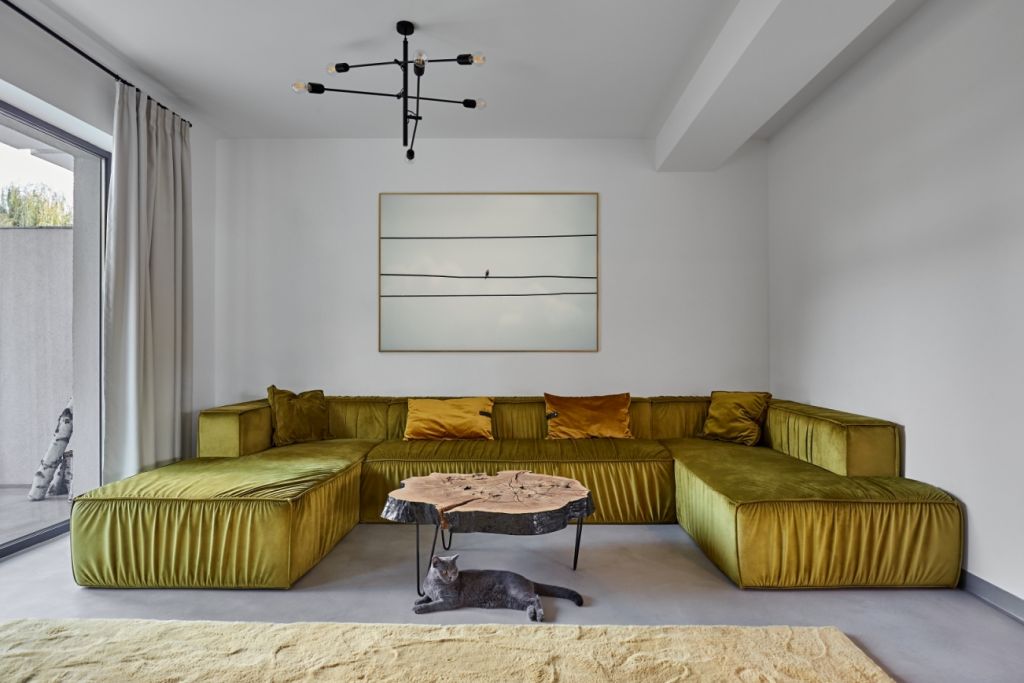 Acasă este locul unde poţi da frâu liber creativităţii. Amenajare colorată şi exuberantă pe strada Drumul Regimentului, Bucureşti