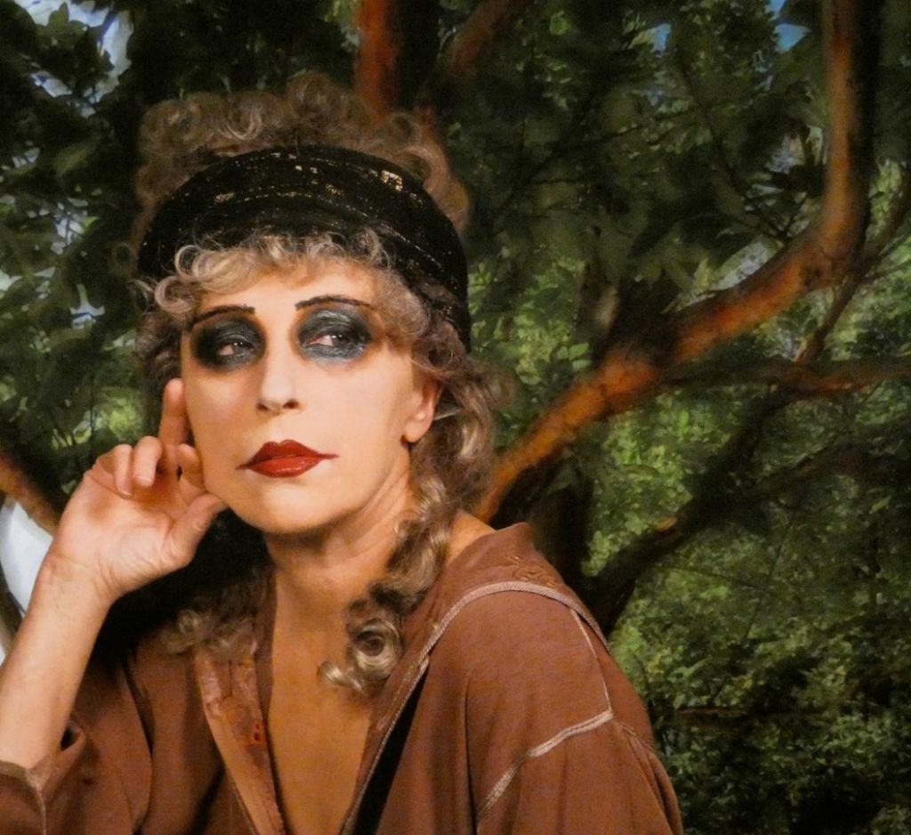 Există şi în kitsch niveluri de profunzime. Retrospectivă Cindy Sherman în cadrul Fundaţiei Louis Vuitton, Paris