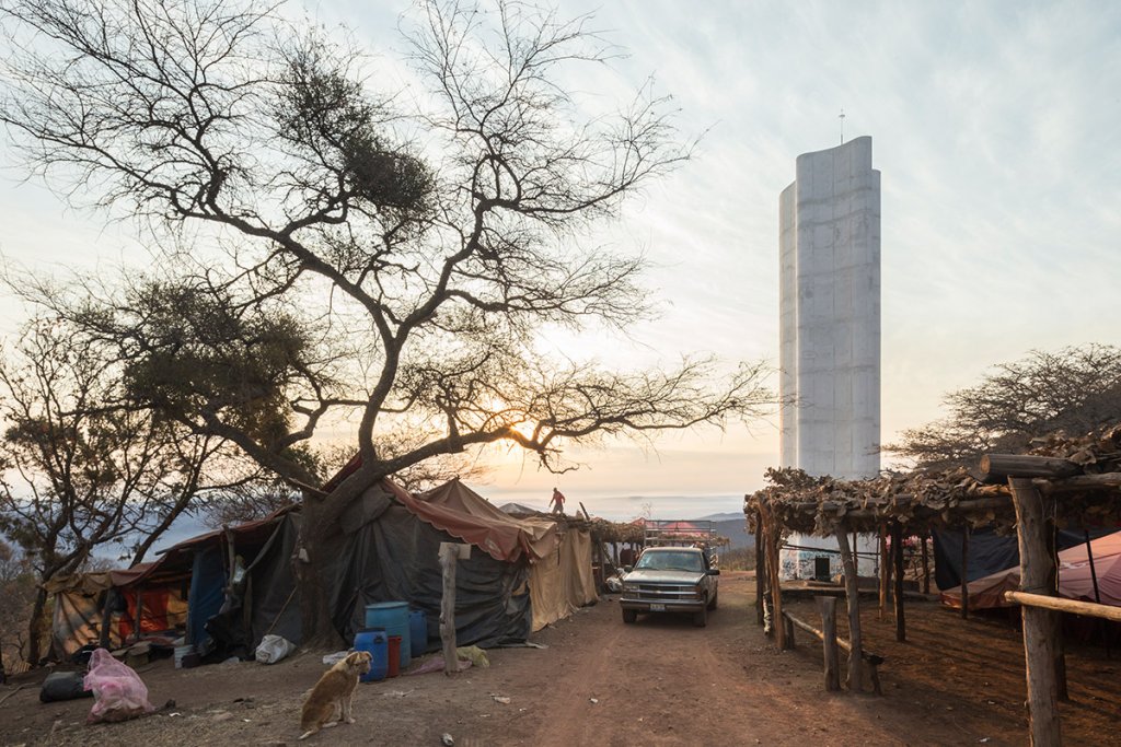 Laurian Ghinițoiu: „Cu un aparat foto și un rucsac, am ales peste noapte să călătoresc și să fotografiez prin lume”