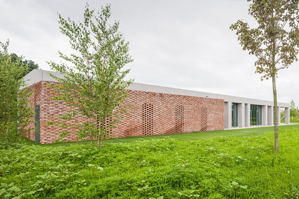 Dumbrava Vlăsiei: Casa E+E. Dura lex, sed lex?