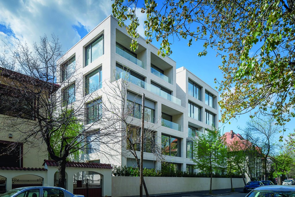 Simetrie asimetrică: locuințele colective ADNBA