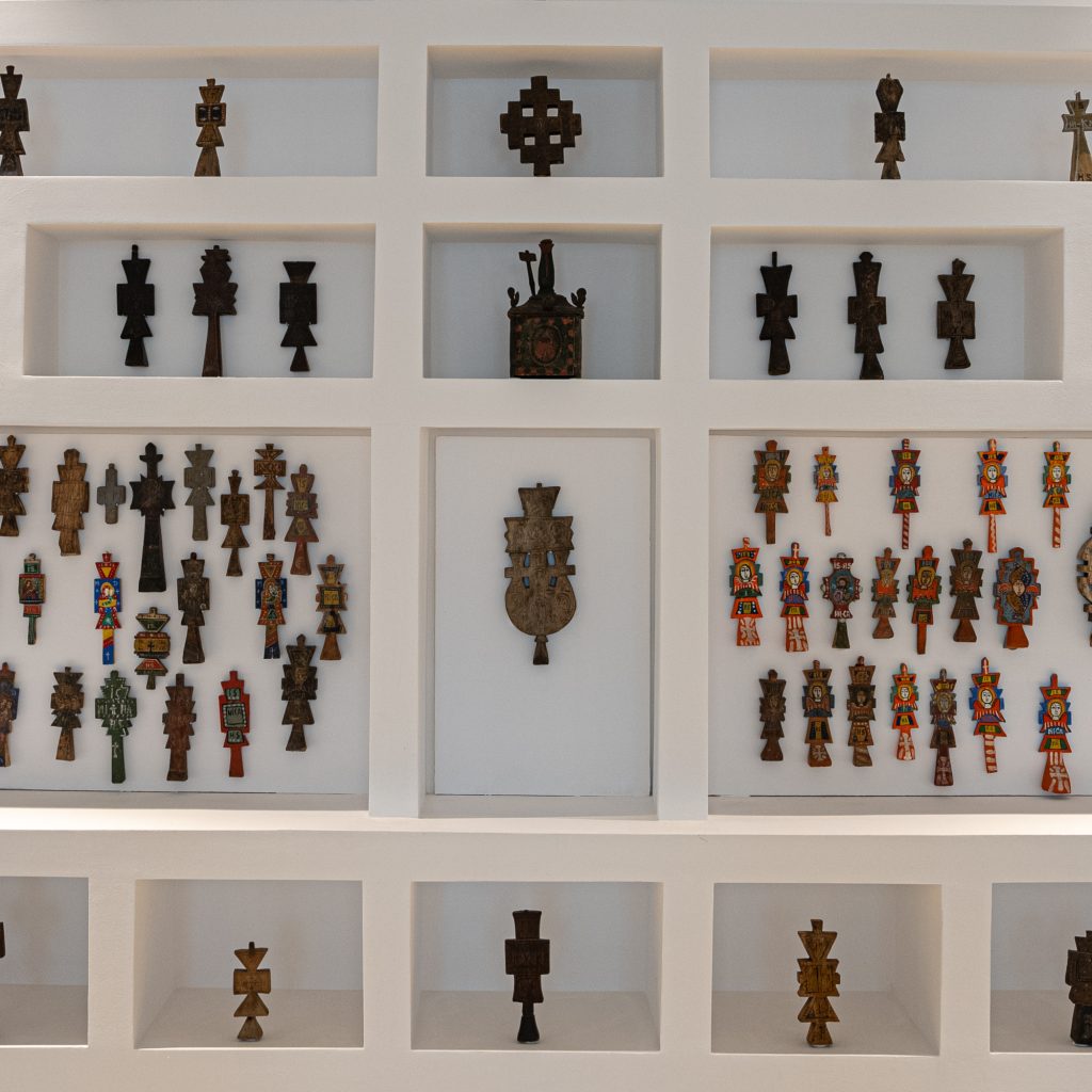 „Cât timp încape într-un obiect?” Revizitând Muzeul Național al Țăranului Român