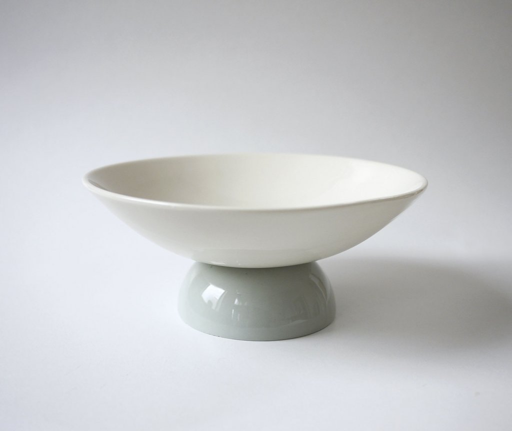 Ceramica RO (I): Mădălina Teler. Texturi delicate. Dimensiuni umane