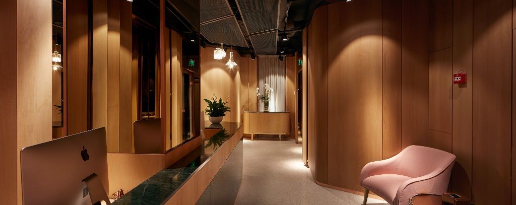 Influenţe Art Deco într-un spaţiu dedicat desfătării simţurilor. Clinică de înfrumuseţare DRR Radu Ionescu by Twins Studio