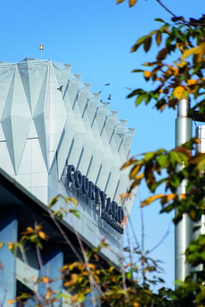 Șic metropolitan – Courtyard Hotel by MARRIOTT