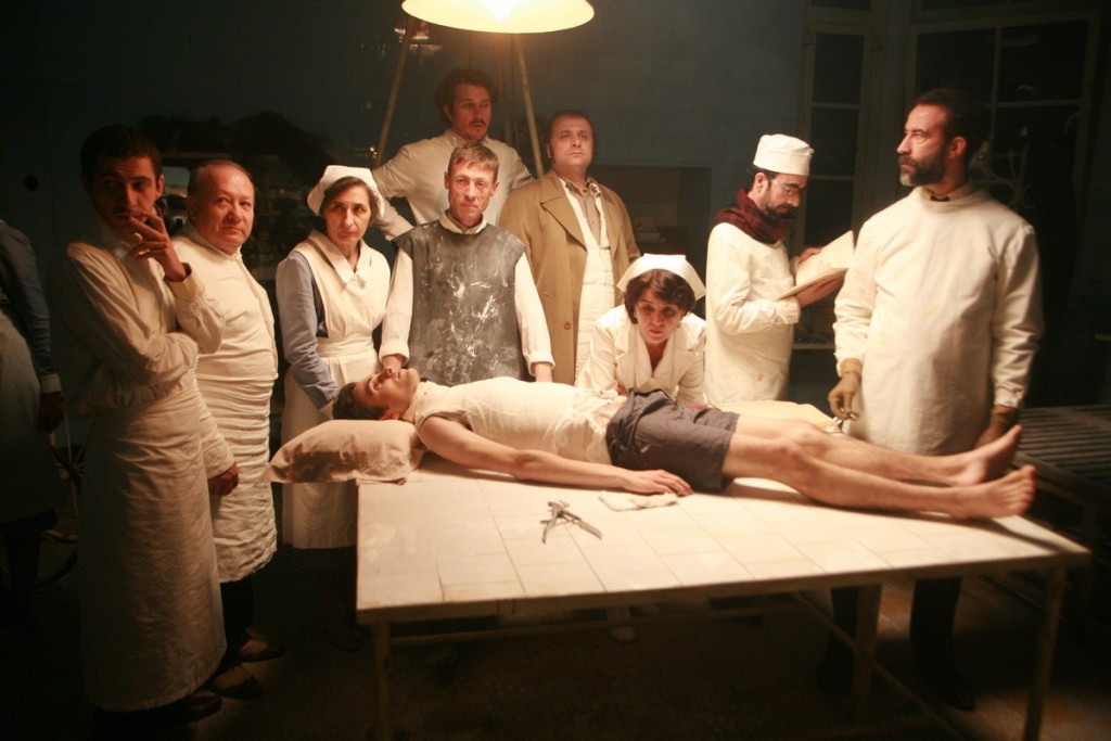 „Inimi cicatrizate”, când cartea bate filmul și câștigă scriitorul