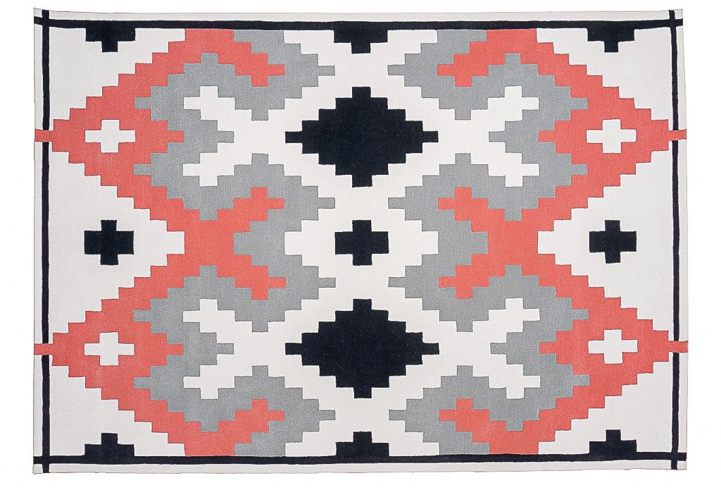 „Ne inspiră tradițiile românești asociate cu momentele fericite din viață” – Dare to Rug, covoare cu miez popular