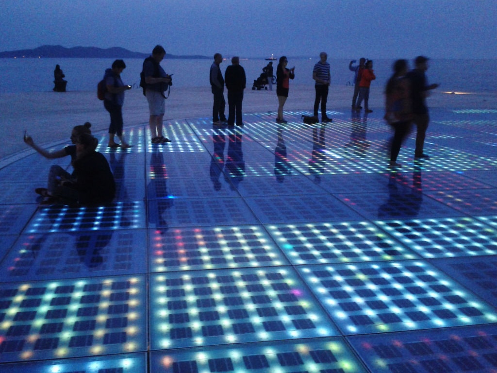 Oraşul ca galerie de artă / O promenadă avangardistă