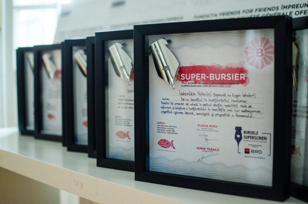 6 echipe de jurnaliști primesc burse de 12.000 de euro pentru a radiografia sistemul de învățământ