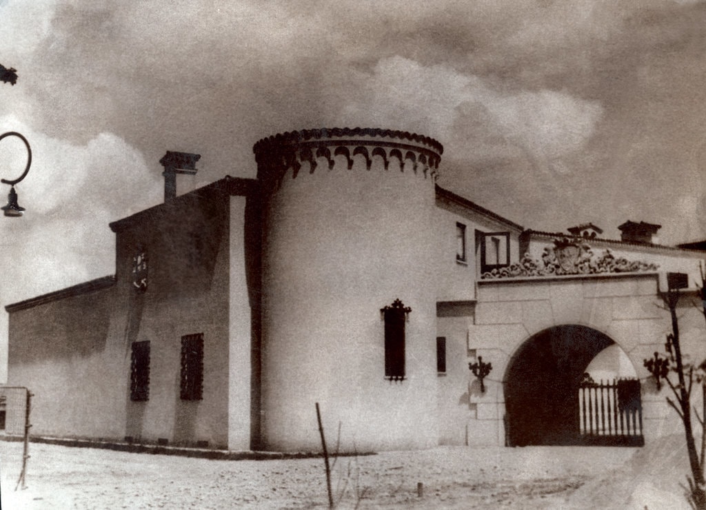 Palatul Elisabeta… sau o poveste contemporană despre prima zi din viaţa palatului