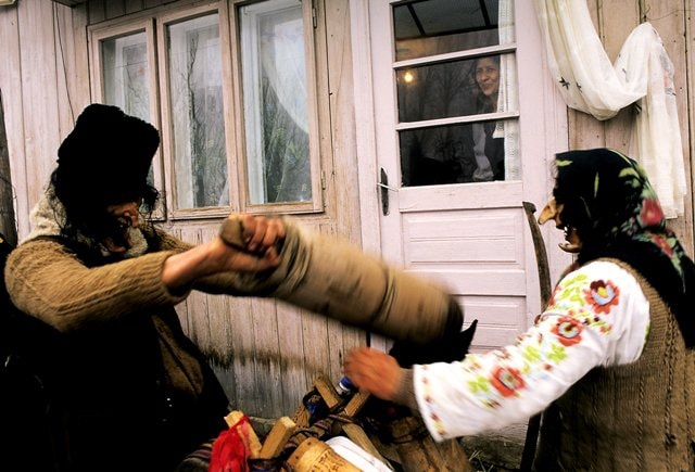 Măşti. Dublă expoziţie itinerantă de fotografie a artiştilor Hiroshi Watanabe (Los Angeles) şi Dragoş Lumpan (Bucureşti)