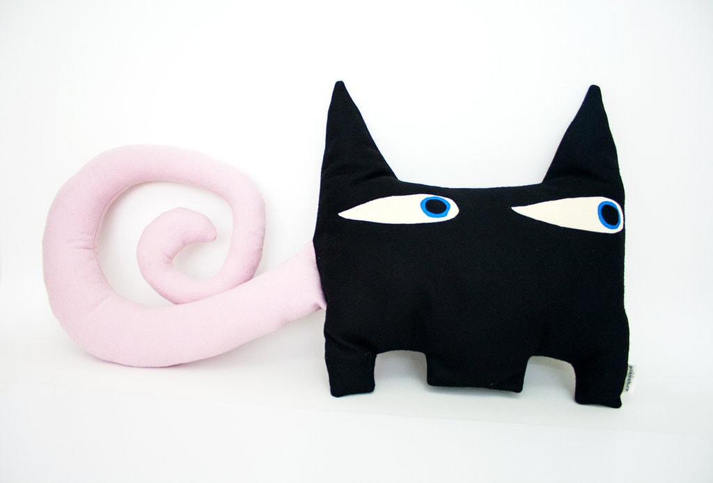 Designerii români lansează colecții noi la 