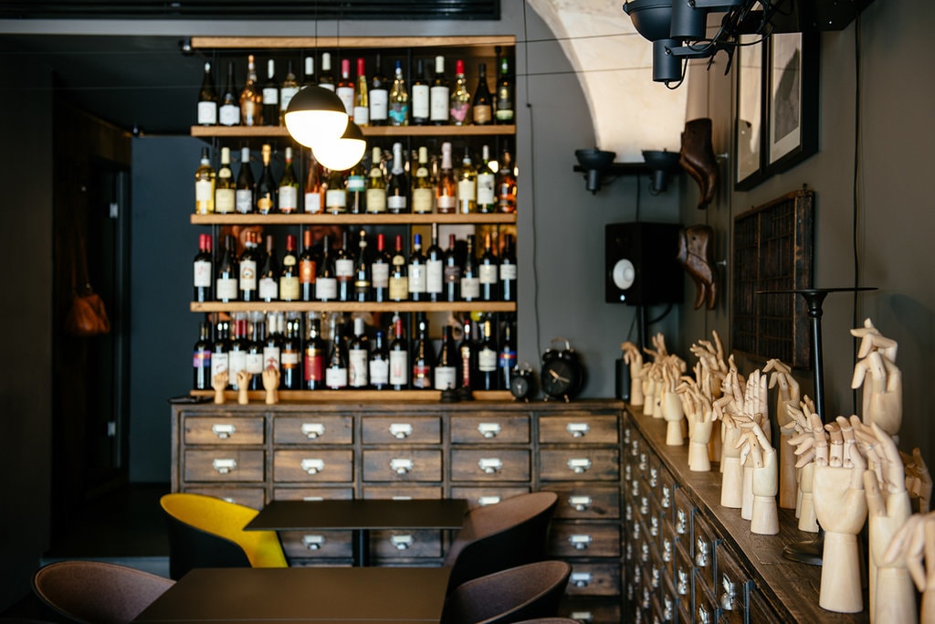 Cabinet de Vin & Cocotte