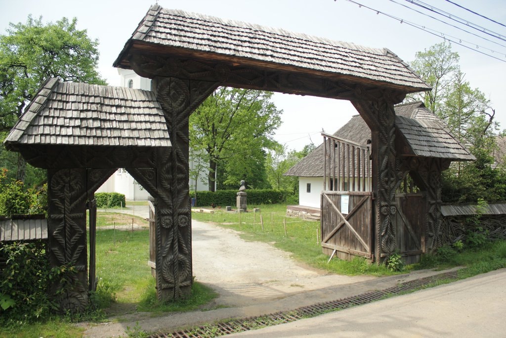 La timpuri noi, tot case vechi