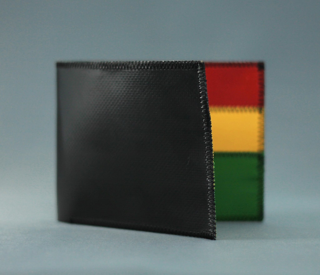 Upcycling sau  reconversia prelatei în fashion