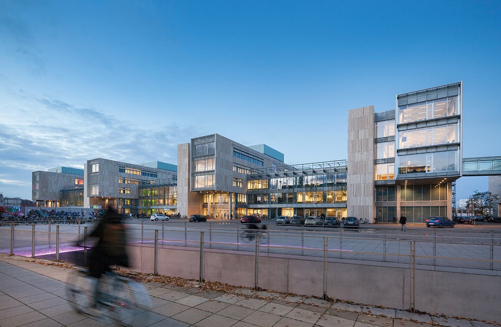 CONCURS ÎNCHIS! Câștigă cel mai nou număr al revistei igloo!