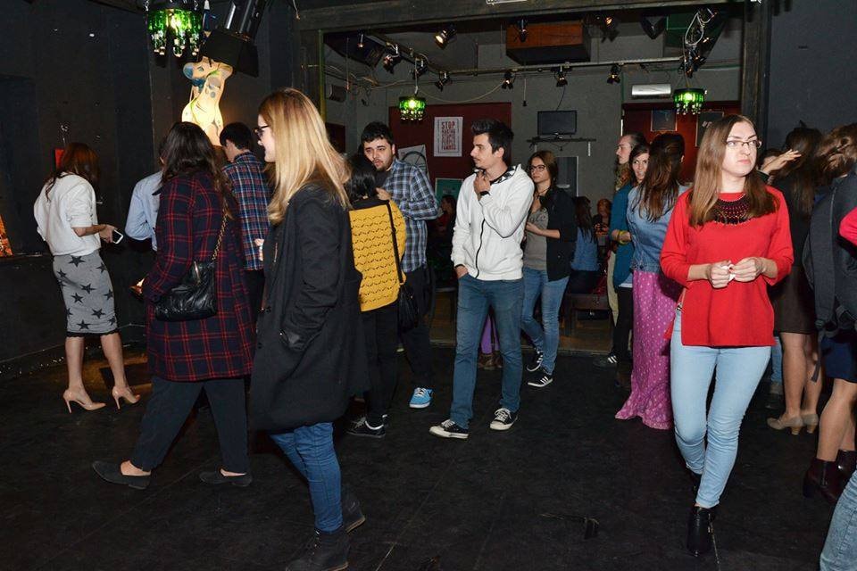 Produse de designer, oameni chic și muzică bună la Iași la Noaptea albă a creatorilor și designerilor de produs