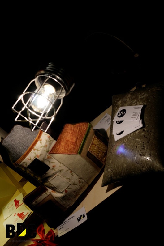 UniCredit Tiriac Bank inaugureaza Bradul – concept de Craciun al designerilor romani de obiect