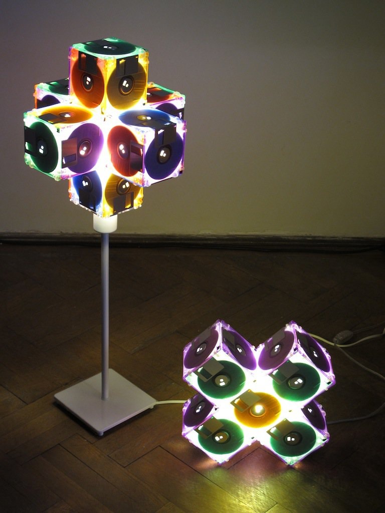 Ce obiecte gasiti la  Design Your Christmas! Primul targ de design romano-austriac