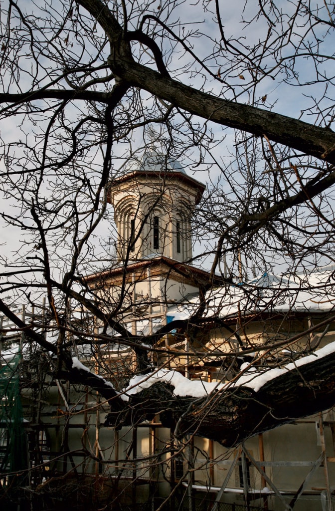 Strada şi Biserica Mântuleasa