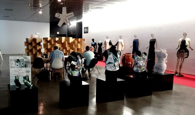 Ingeniozitate, comunitate şi tehnologii avansate: experienţa românească la FAB10 Barcelona