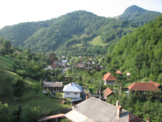 Înscrieri pentru ediţia a II-a a universităţii de vară „Restaurare Şcoală Veche şi Repertoriul patrimoniului rural Bucium”