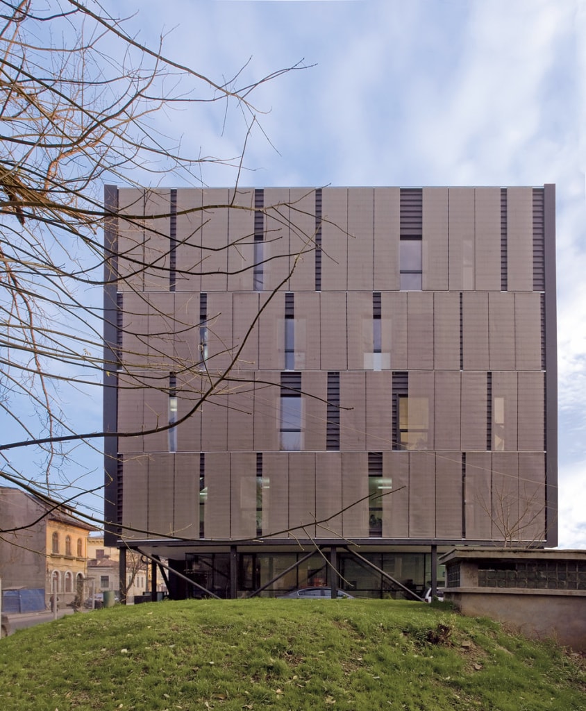 Futura Building. Curajul  de a fi discret